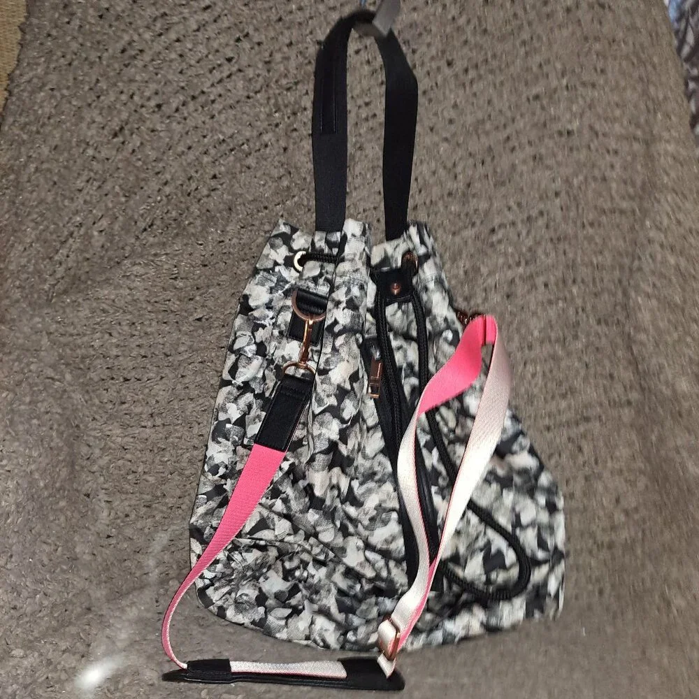 LULULEMON-Sweat To Street-Hobo Bag-Mystic Jungle Butter Pink-No Pouch-Near Mint - Picture 1 of 6